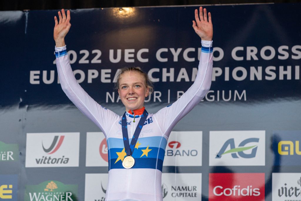Le nouveau champion d'Europe de cross, Van Empel, sera un "énorme coureur", déclare Marianne Vos