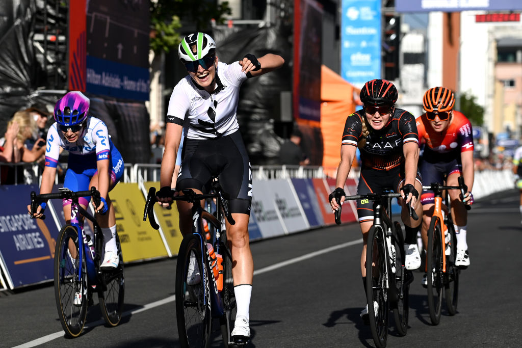 Ally Wollaston remporte le lever de rideau féminin du Schwalbe Classic Tour Down Under