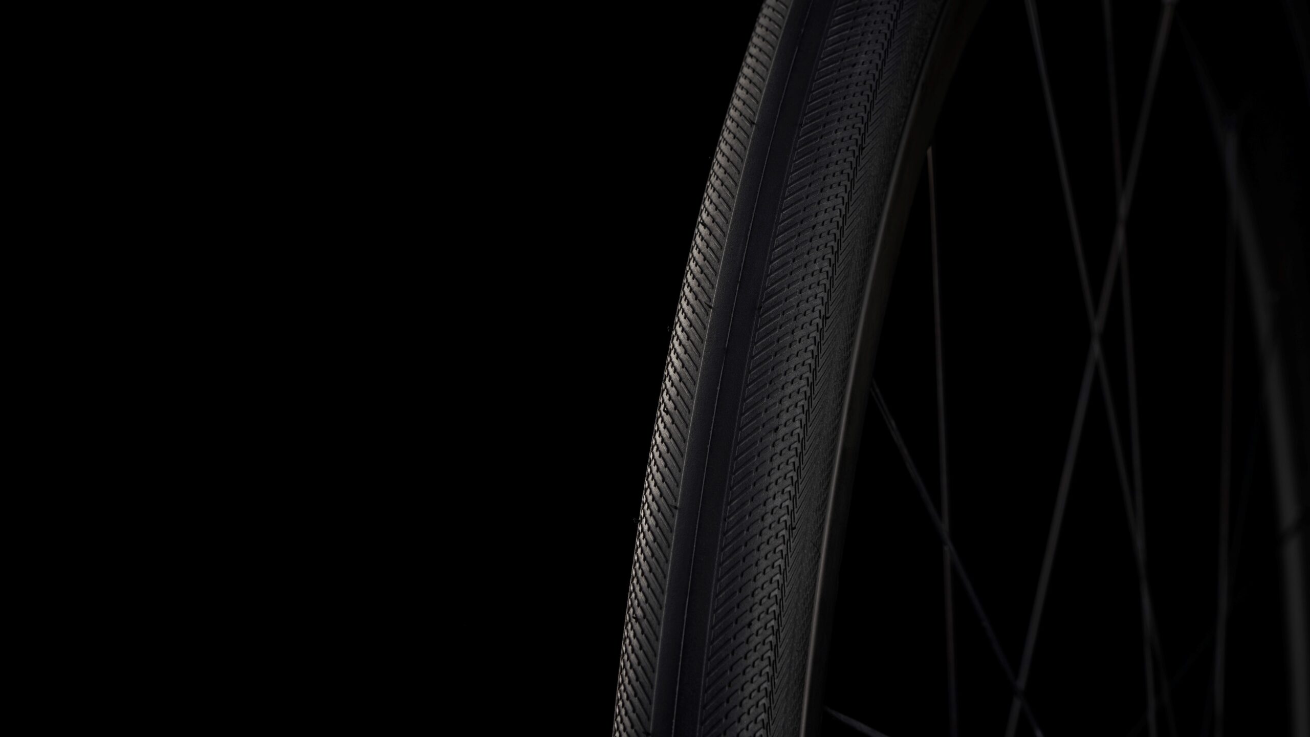 Specialized découpe le segment "Endurance Race" avec un nouveau pneu Mondo