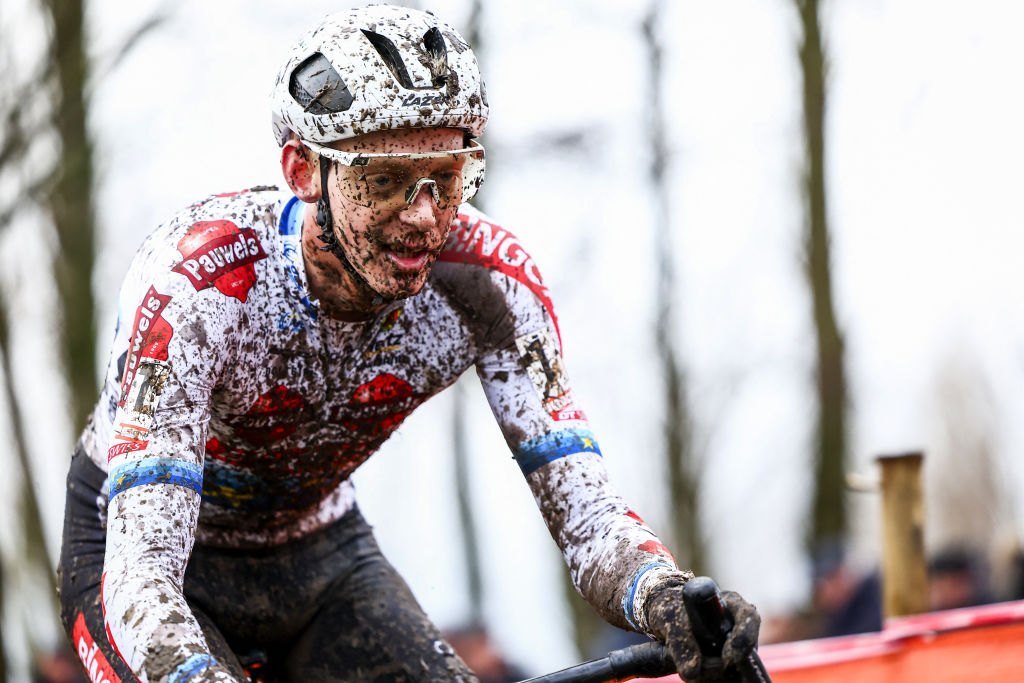 Exact Cross Zonnebeke : Vanthourenhout retient Vermeersch pour la victoire