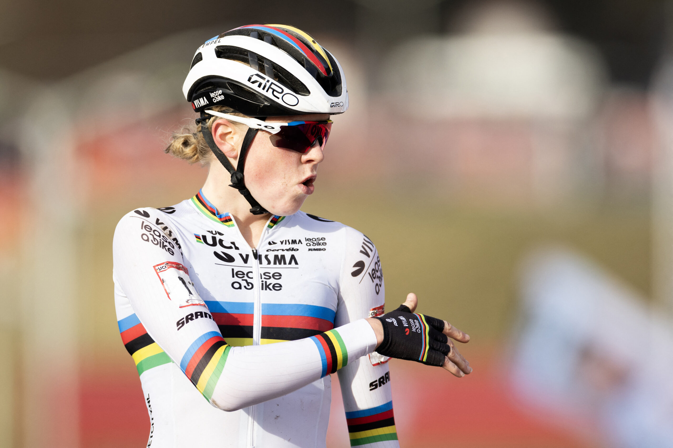 Fem van Empel se sent « détendue » avant la défense arc-en-ciel aux Mondiaux de cyclocross
