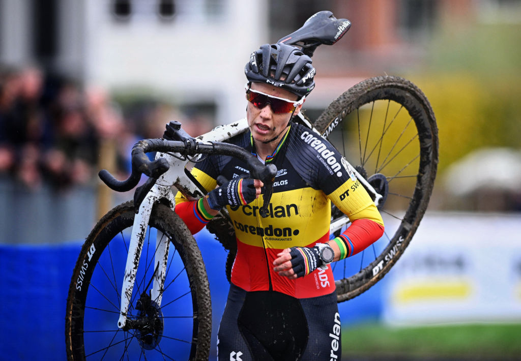 Sanne Cant remporte son 15e titre belge de cyclocross