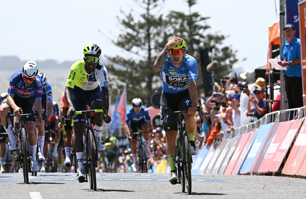 Tour Down Under : Tour du chapeau pour Sam Welsford sur l'étape 4
