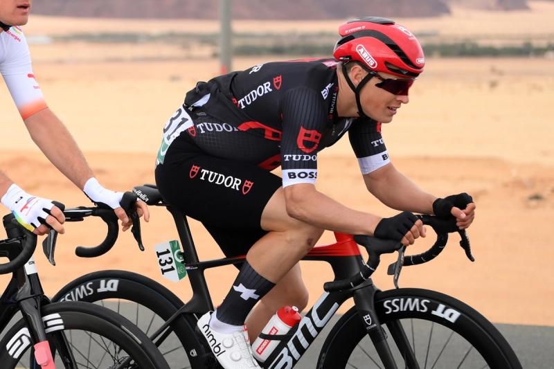 Arvid de Kleijn contraint de se déclipser lors de la finale de l'UAE Tour, mais parvient toujours à la deuxième place