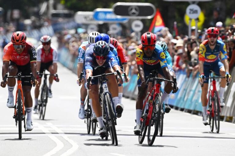 Cadel Evans Great Ocean Road Race : Laurence Pithie bat de peu Natnael Tesfatsion au sprint