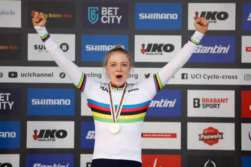 Championnats du monde de cyclo-cross : Fem van Empel se déchaîne pour conserver le maillot arc-en-ciel