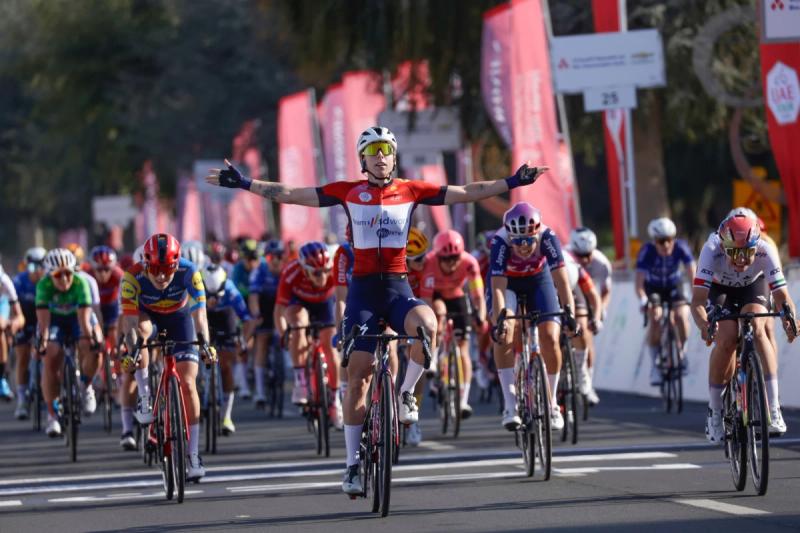 UAE Tour Women : Lorena Wiebes double avec une victoire au sprint de l'étape 2