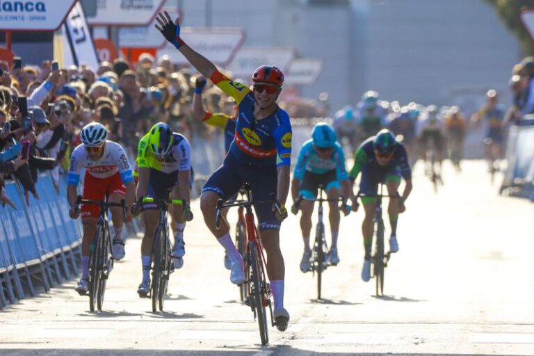 Volta a la Comunitat Valenciana étape 3 : Jonathan Milan s&rsquo;impose après une finale gâchée par un accident