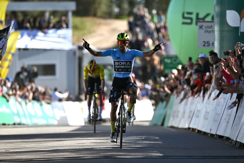 Volta ao Algarve : Remco Evenepoel remporte le classement général pour la troisième fois alors que Martínez remporte la dernière étape