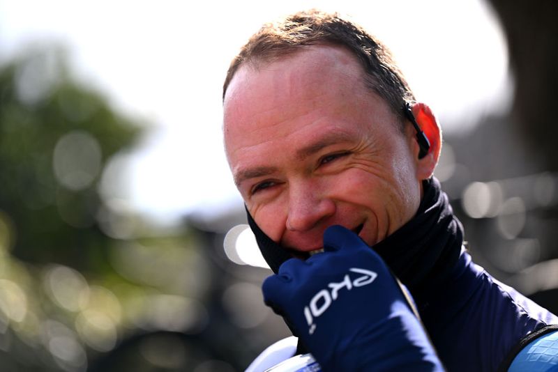 Chris Froome évite une intervention chirurgicale après une fracture du poignet et est de retour sur le vélo