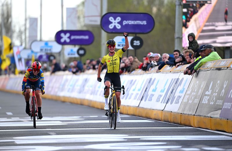 Dwars door Vlaanderen : Marianne Vos devance Shirin van Anrooij après une course impressionnante