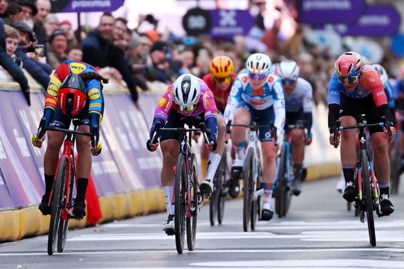 Gand-Wevelgem : Lorena Wiebes bat Elisa Balsamo au sprint photo-finish