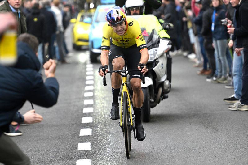 Un « crash stupide » sur le Paterberg coûte cher à Wout van Aert à l'E3 Saxo Classic