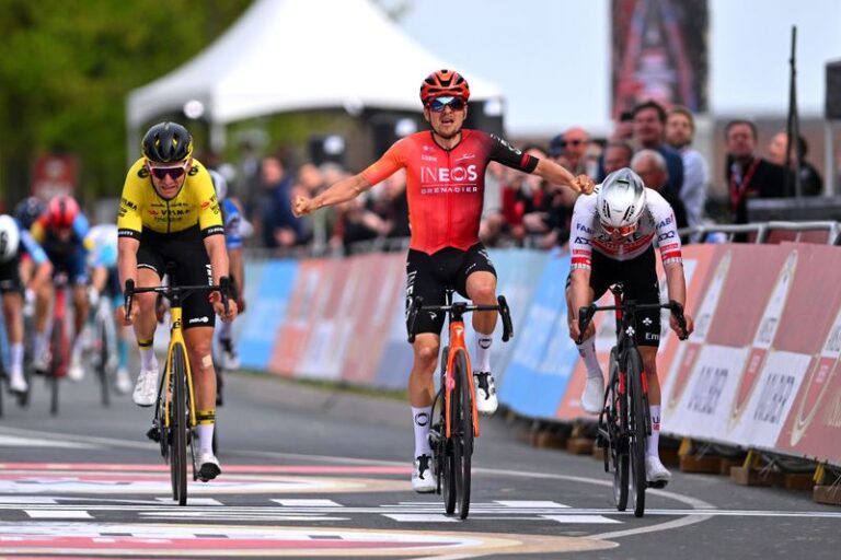 Amstel Gold Race : Tom Pidcock remporte la victoire dans un groupe de quatre