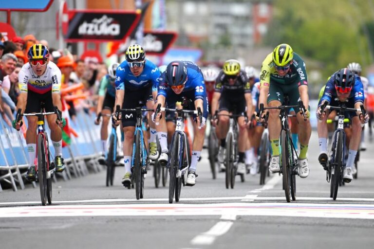 Itzulia Pays Basque étape 5 : Grégoire remporte la victoire au photo finish lors d'une journée mouvementée