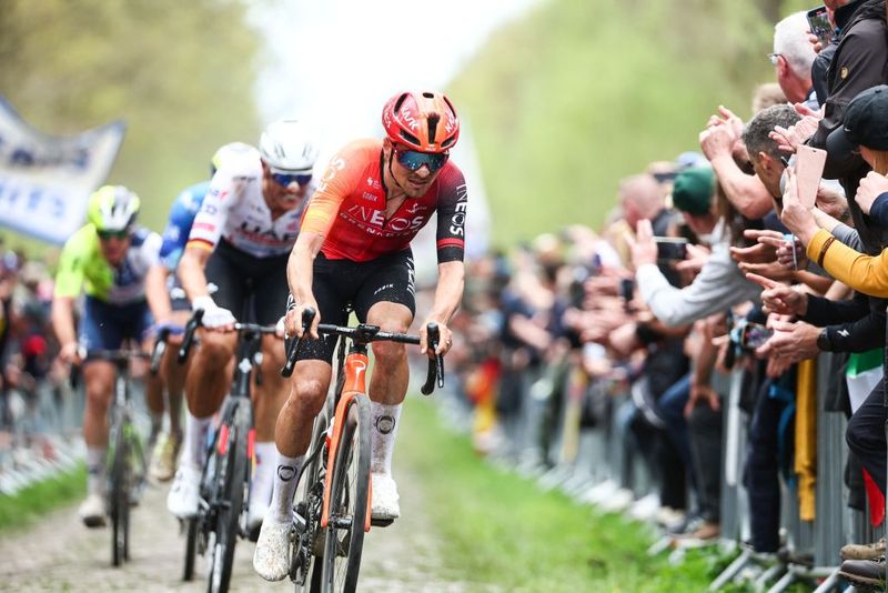 Tom Pidcock : "Je ne pouvais pas tenir mon guidon à la fin de Paris-Roubaix, c'était épique"