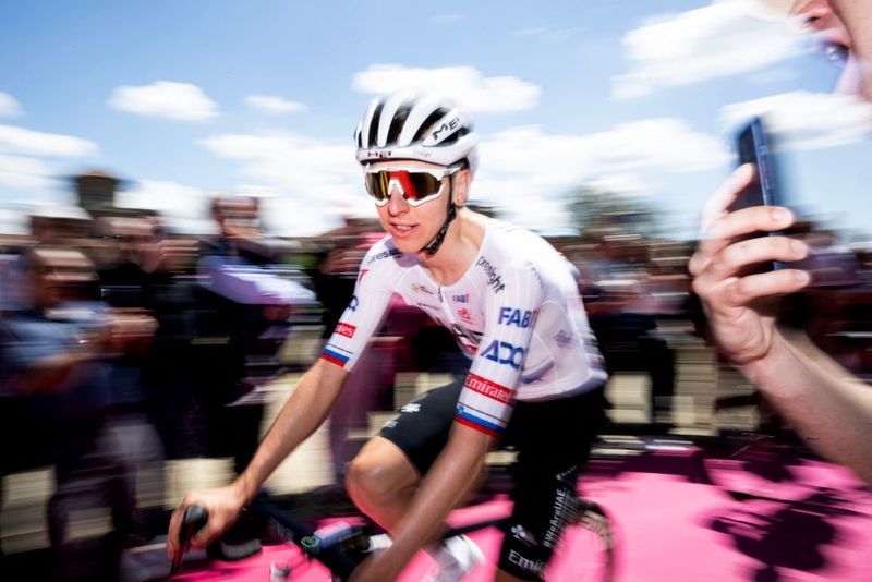 Giro d'Italia : Tadej Pogačar déçu de ne pas gagner après la mort tragique de Pogi Team junior