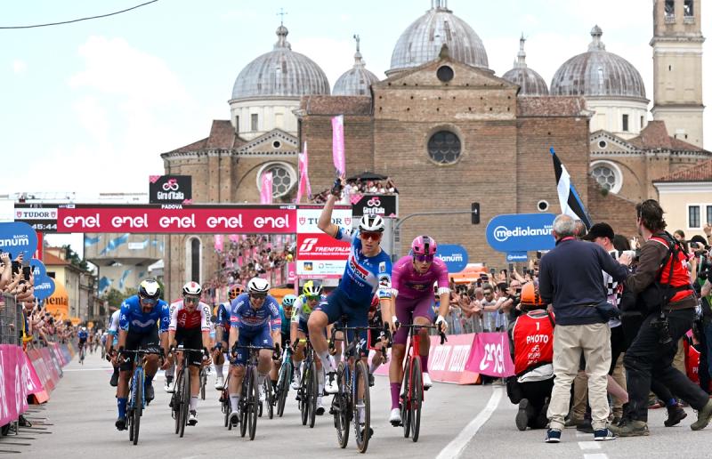 Résultats de l'étape 18 du Giro d'Italia : Tim Merlier remporte le sprint devant Jonathan Milan