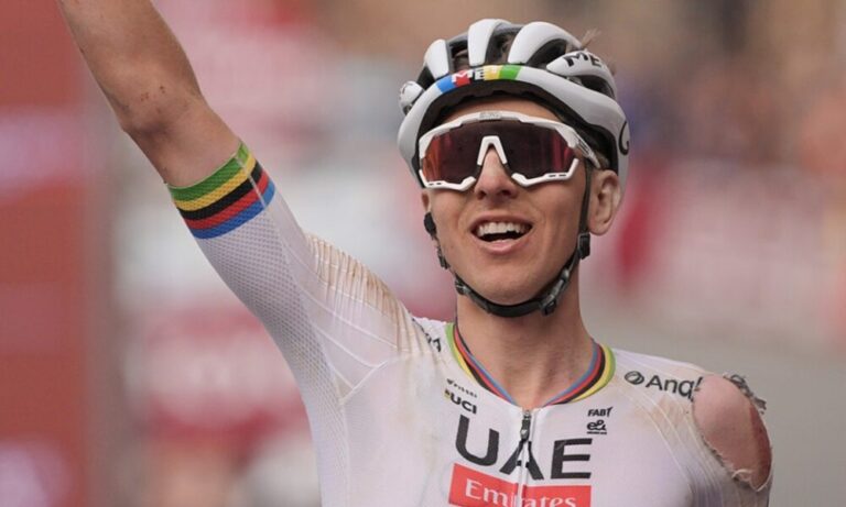 Strade Bianche : C'est là, Pogacar arrive