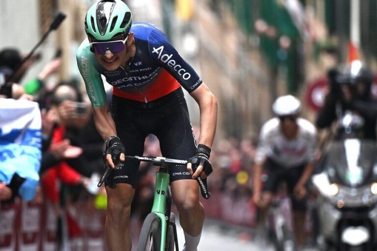 Tout allait bien aux Strade Bianche de Paul Seixas