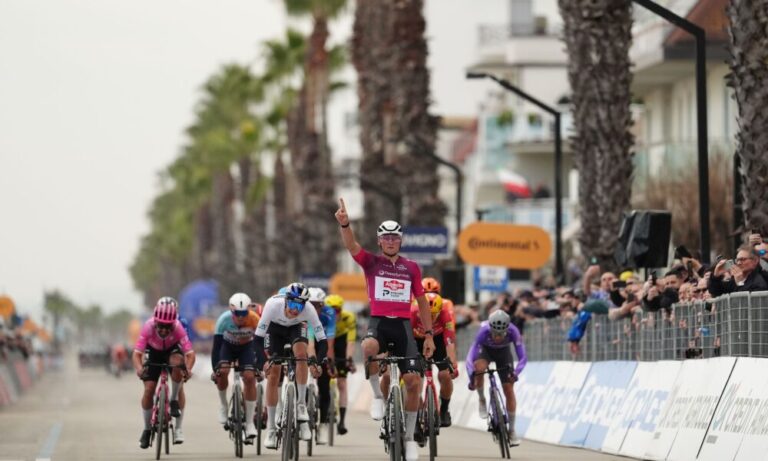 Van Aert n'apparaît plus sur les photos de Van der Poel