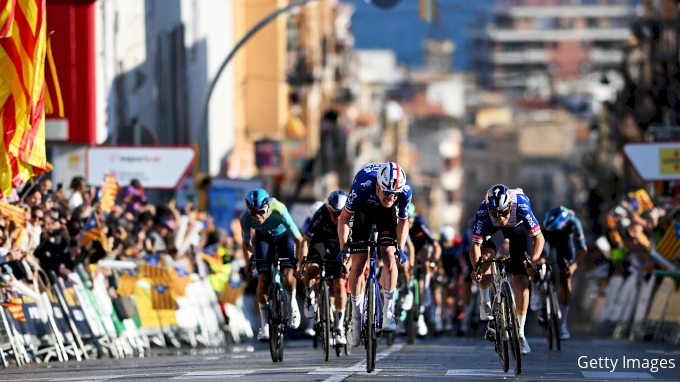 Remco Evenepoel sort swinguant à Volta a Catalunya 2026 Étape 1 23 mars 2026