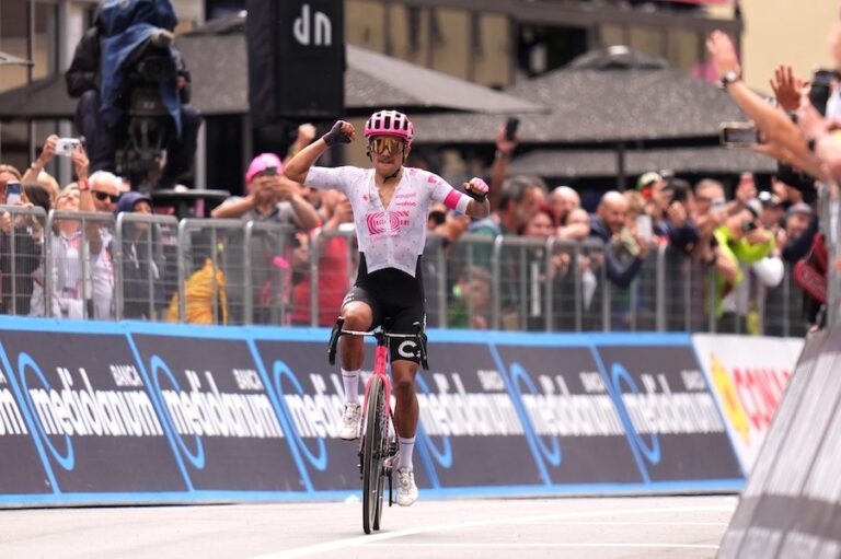 Carapaz non plus, le Giro frissonne