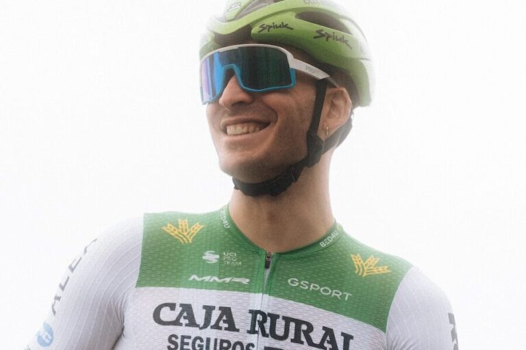 Le maillot des années 80 de Caja Rural dans le Tour