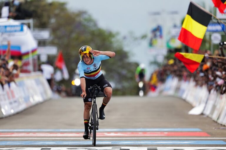 Dans le contre-la-montre mondial, Evenepoel est Pogacar